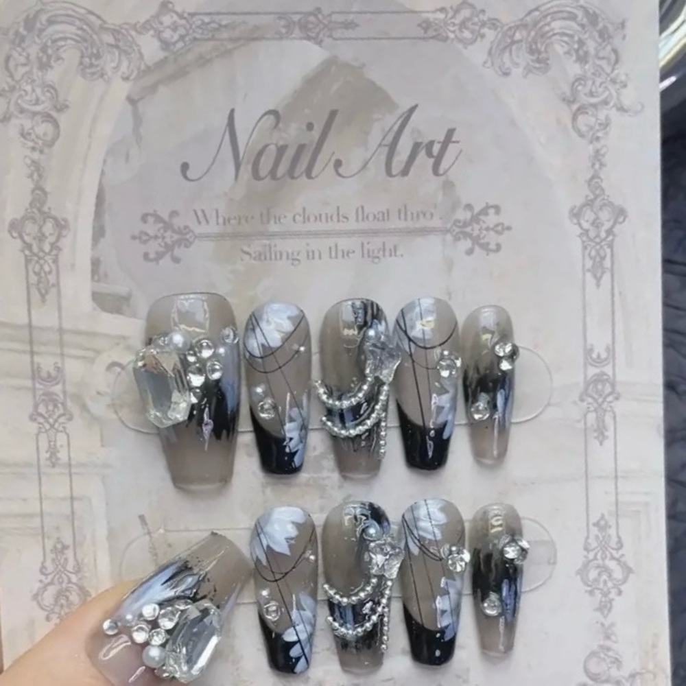 Gorgeous Press-On Nails (10 pieces)